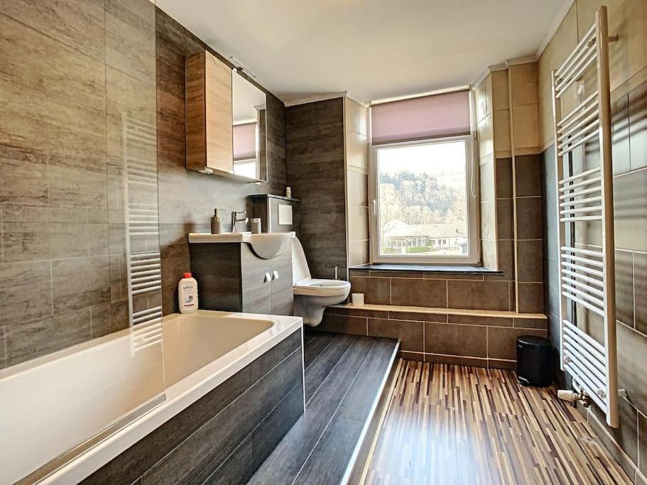 Vue Sur Meuse Avec Jacuzzi Et Sauna Exterieur. Yvoir エクステリア 写真